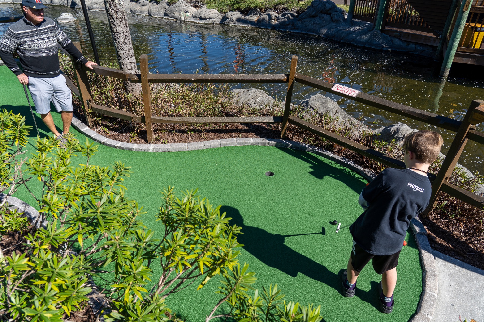 4 Excellent Benefits of Playing Mini Golf With Your Kids